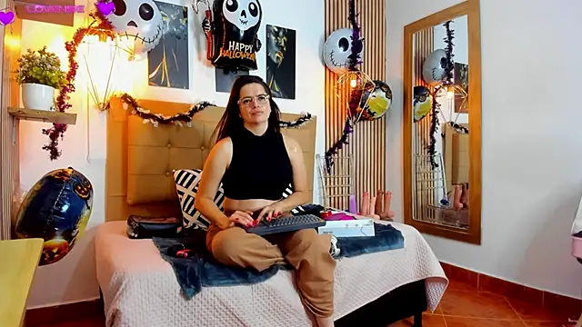 Snapshot of _samanthaa_foxx chatting on 10-19-25, 10:49 samanthaa foxx online show from 10-19-25, 10:49