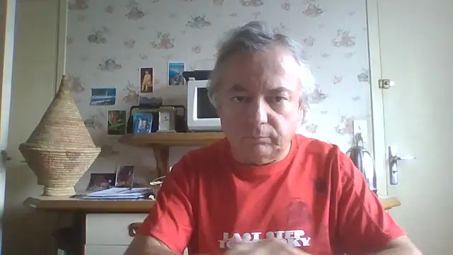 Snapshot of gegevincent chatting on 09-15-25, 01:00 gegevincent online show from 09-15-25, 01:00