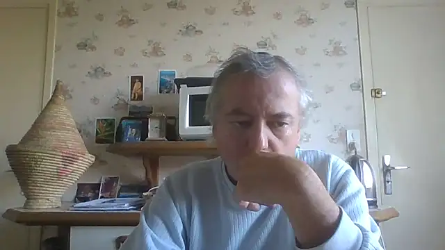 Snapshot of gegevincent chatting on 10-12-25, 01:21 gegevincent online show from 10-12-25, 01:21