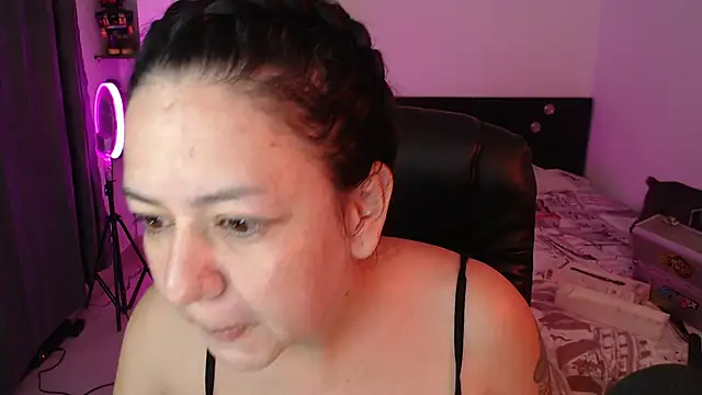 Snapshot of Abbyjoness21 chatting on 10-23-25, 09:41 Abbyjoness21 online show from 10-23-25, 09:41