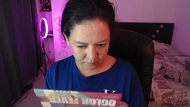 Snapshot of Abbyjoness21 chatting on 10-30-25, 10:16 Abbyjoness21 online show from 10-30-25, 10:16