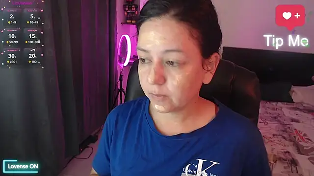 Snapshot of Abbyjoness21 chatting on 11-06-25, 10:16 Abbyjoness21 online show from 11-06-25, 10:16