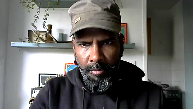 Snapshot of frenchblackc31 chatting on 09-24-25, 08:17 frenchblackc31 online show from 09-24-25, 08:17