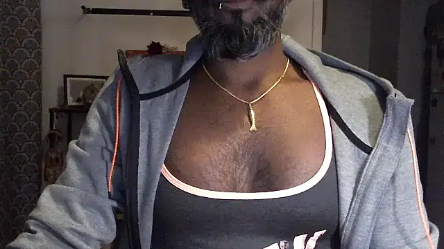 Snapshot of frenchblackc31 chatting on 10-13-25, 06:08 frenchblackc31 online show from 10-13-25, 06:08