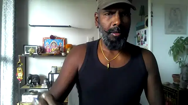 Snapshot of frenchblackc31 chatting on 10-25-25, 09:39 frenchblackc31 online show from 10-25-25, 09:39