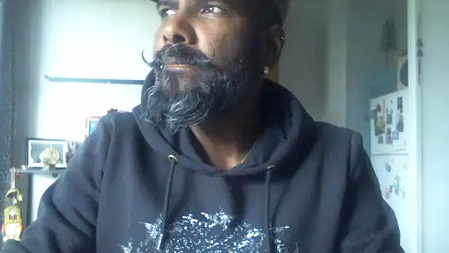 Snapshot of frenchblackc31 chatting on 10-26-25, 08:53 frenchblackc31 online show from 10-26-25, 08:53