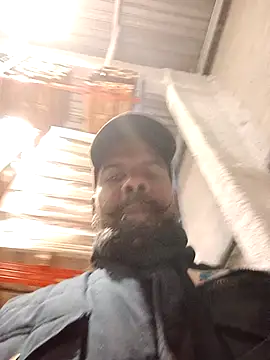 Snapshot of frenchblackc31 chatting on 10-29-25, 10:17 frenchblackc31 online show from 10-29-25, 10:17