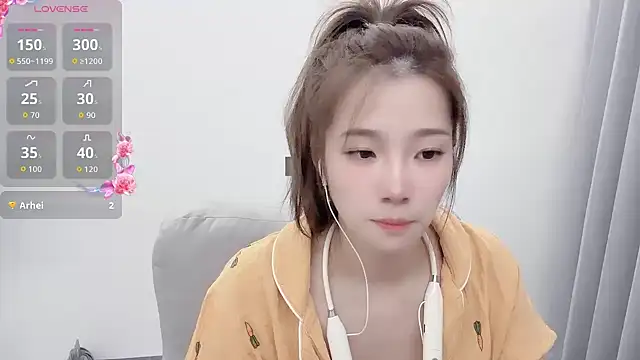 Snapshot of yuyu_77 chatting on 09-08-25, 05:23 yuyu 77 online show from 09-08-25, 05:23