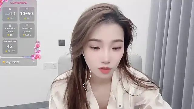 Snapshot of yuyu_77 chatting on 10-21-25, 02:40 yuyu 77 online show from 10-21-25, 02:40