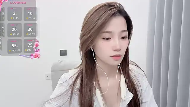 Snapshot of yuyu_77 chatting on 10-23-25, 03:44 yuyu 77 online show from 10-23-25, 03:44