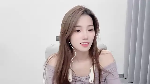 Snapshot of yuyu_77 chatting on 10-24-25, 03:41 yuyu 77 online show from 10-24-25, 03:41