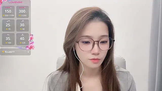 Snapshot of yuyu_77 chatting on 10-26-25, 04:02 yuyu 77 online show from 10-26-25, 04:02