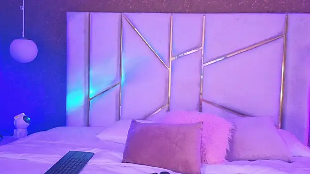 Miiss Bubble online show from 09-17-25, 07:37