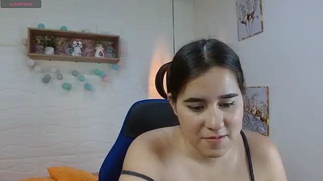 tulunaroja online show from 10-24-25, 07:54