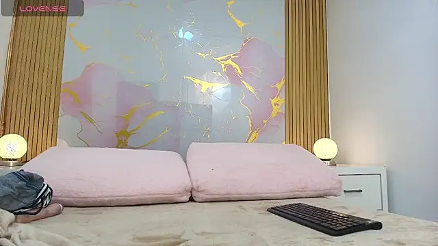 Snapshot of JulietaMills chatting on 11-07-25, 07:36 JulietaMills online show from 11-07-25, 07:36