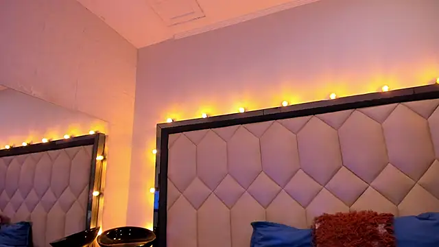 Scarletbigbug online show from 11-06-25, 06:53