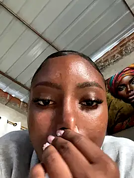 Snapshot of britanyxxs chatting on 11-18-25, 02:43 britanyxxs online show from 11-18-25, 02:43