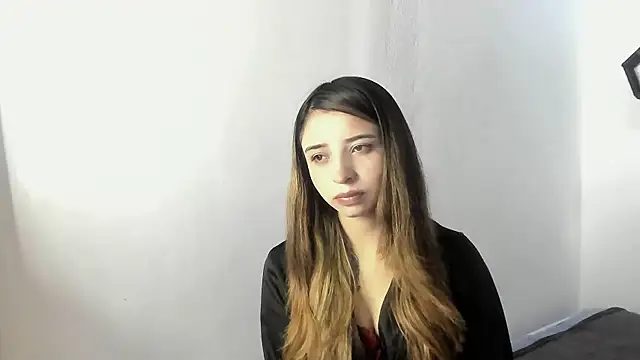 Snapshot of x_jules_ chatting on 12-14-25, 07:51 x jules online show from 12-14-25, 07:51