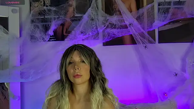 Snapshot of AlysonHuxley_ chatting on 10-25-25, 05:51 AlysonHuxley  online show from 10-25-25, 05:51