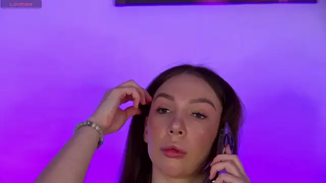 Snapshot of AlysonHuxley_ chatting on 11-09-25, 04:27 AlysonHuxley online show from 11-09-25, 04:27