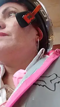 carolinhe  online show from 11-21-25, 07:56