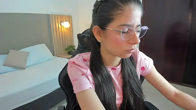 carlina 15 online show from 11-28-25, 12:19