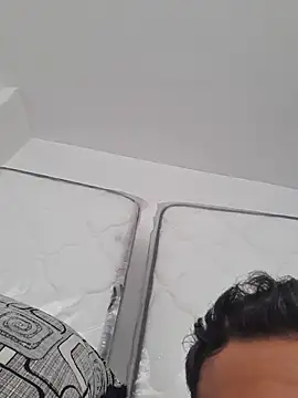 Snapshot of 777emre chatting on 10-27-25, 10:52 777emre online show from 10-27-25, 10:52