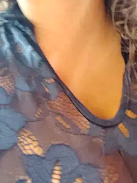 Snapshot of You-sexy-starr chatting on 11-05-25, 06:19 You-sexy-starr online show from 11-05-25, 06:19