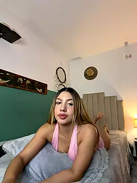 paulina ferrer online show from 12-17-25, 05:24