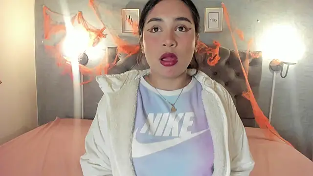 GiannaSlimJB online show from 10-19-25, 03:18