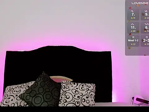 Snapshot of x_isabella_x chatting on 10-31-25, 03:46 x isabella x online show from 10-31-25, 03:46