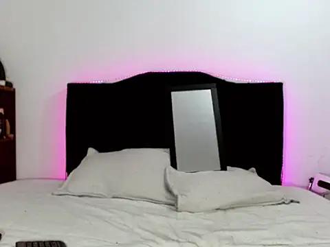 Snapshot of x_isabella_x chatting on 11-07-25, 01:38 x isabella x online show from 11-07-25, 01:38