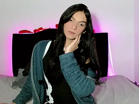 Snapshot of x_isabella_x chatting on 11-15-25, 06:44 x isabella x online show from 11-15-25, 06:44