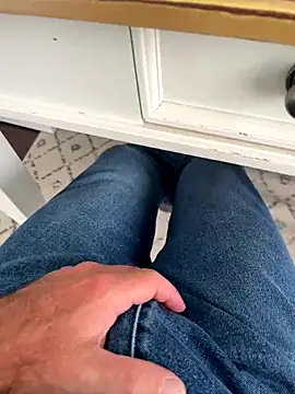 Snapshot of cyclone1212 chatting on 10-24-25, 01:40 cyclone1212 online show from 10-24-25, 01:40