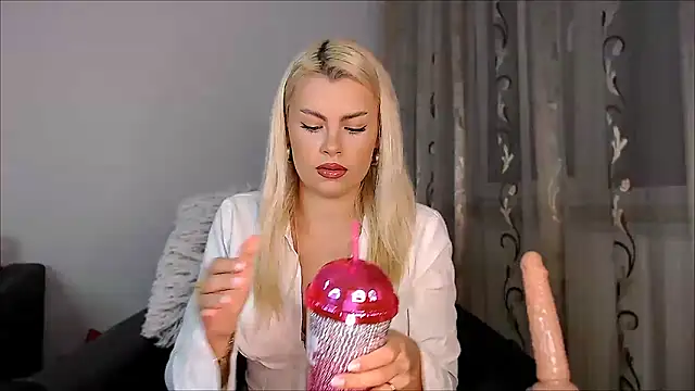 Snapshot of BonieBonita chatting on 11-17-25, 01:11 BonieBonita online show from 11-17-25, 01:11