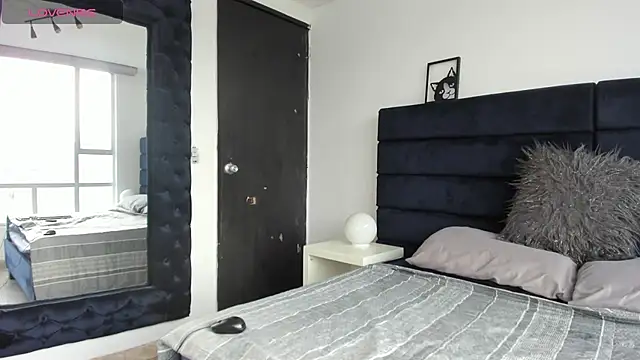CHARLOTTE KNOX online show from 10-02-25, 11:50