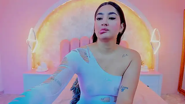 Snapshot of JasmineRhodes chatting on 10-14-25, 01:45 JasmineRhodes online show from 10-14-25, 01:45