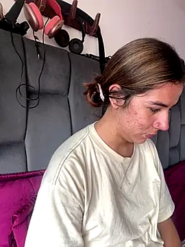 AllieYourGirl online show from 12-19-25, 01:40