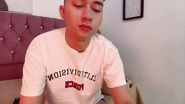 Snapshot of nicoo_2036 chatting on 09-09-25, 01:43 nicoo 2036 online show from 09-09-25, 01:43