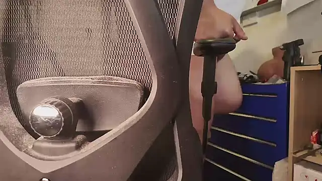 Snapshot of ozmsg chatting on 12-16-25, 04:28 ozmsg online show from 12-16-25, 04:28