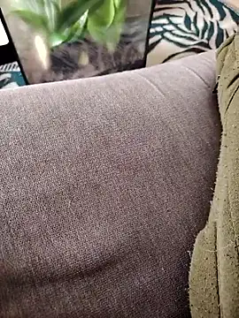 Snapshot of Rom1ino chatting on 11-29-25, 10:18 Rom1ino online show from 11-29-25, 10:18