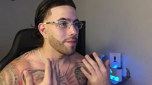 Snapshot of Ades_Lowe chatting on 03-31-26, 05:52 Ades Lowe online show from 03-31-26, 05:52