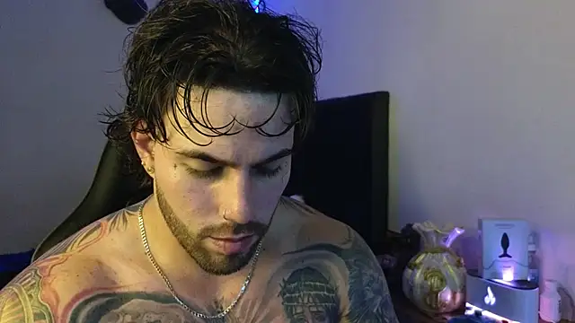 Snapshot of Ades_Lowe chatting on 04-01-26, 04:57 Ades Lowe online show from 04-01-26, 04:57