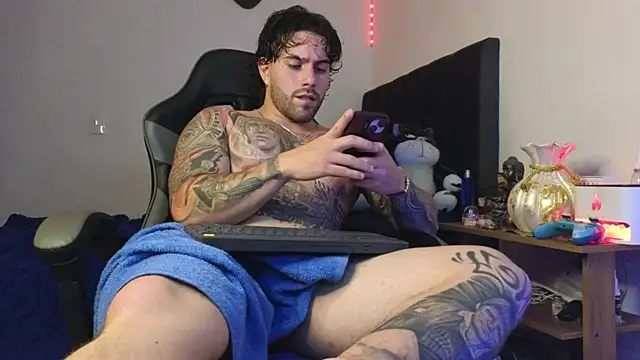 Snapshot of Ades_Lowe chatting on 04-08-26, 05:18 Ades Lowe online show from 04-08-26, 05:18