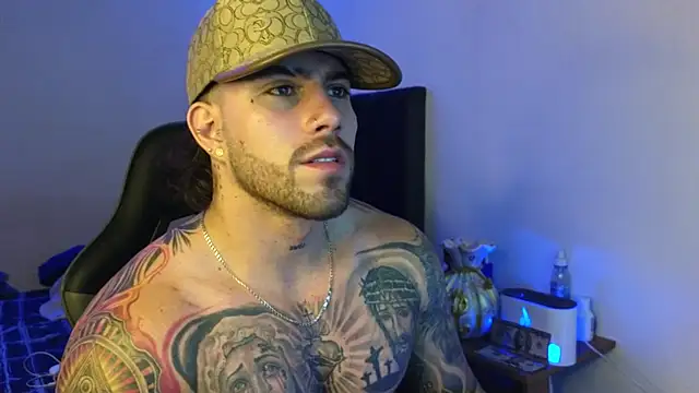 Snapshot of Ades_Lowe chatting on 04-13-26, 08:20 Ades Lowe online show from 04-13-26, 08:20