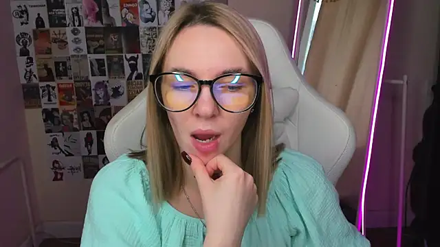 NessaDiazz online show from 10-05-25, 01:15