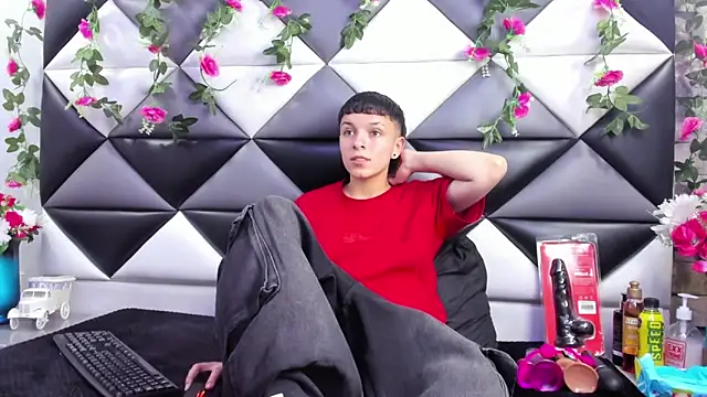 Snapshot of Megan_Thompson_ chatting on 09-26-25, 02:15 Megan Thompson online show from 09-26-25, 02:15