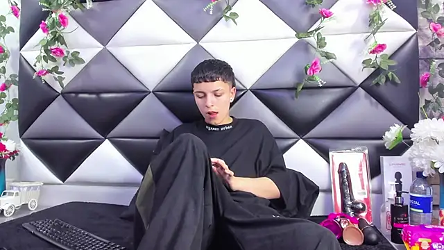 Snapshot of Megan_Thompson_ chatting on 09-28-25, 02:06 Megan Thompson online show from 09-28-25, 02:06