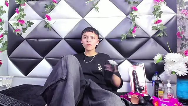 Snapshot of Megan_Thompson_ chatting on 10-02-25, 02:18 Megan Thompson online show from 10-02-25, 02:18