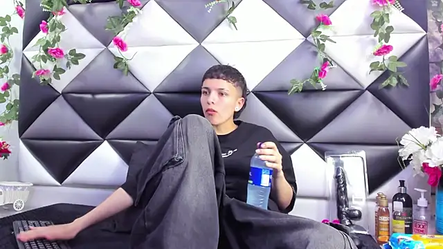 Snapshot of Megan_Thompson_ chatting on 10-04-25, 02:20 Megan Thompson online show from 10-04-25, 02:20